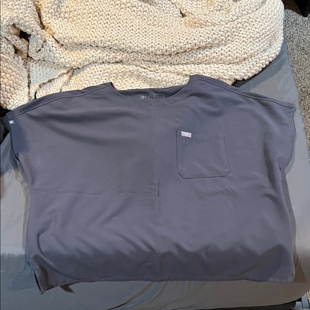 Figs crewneck loose fit scrub top